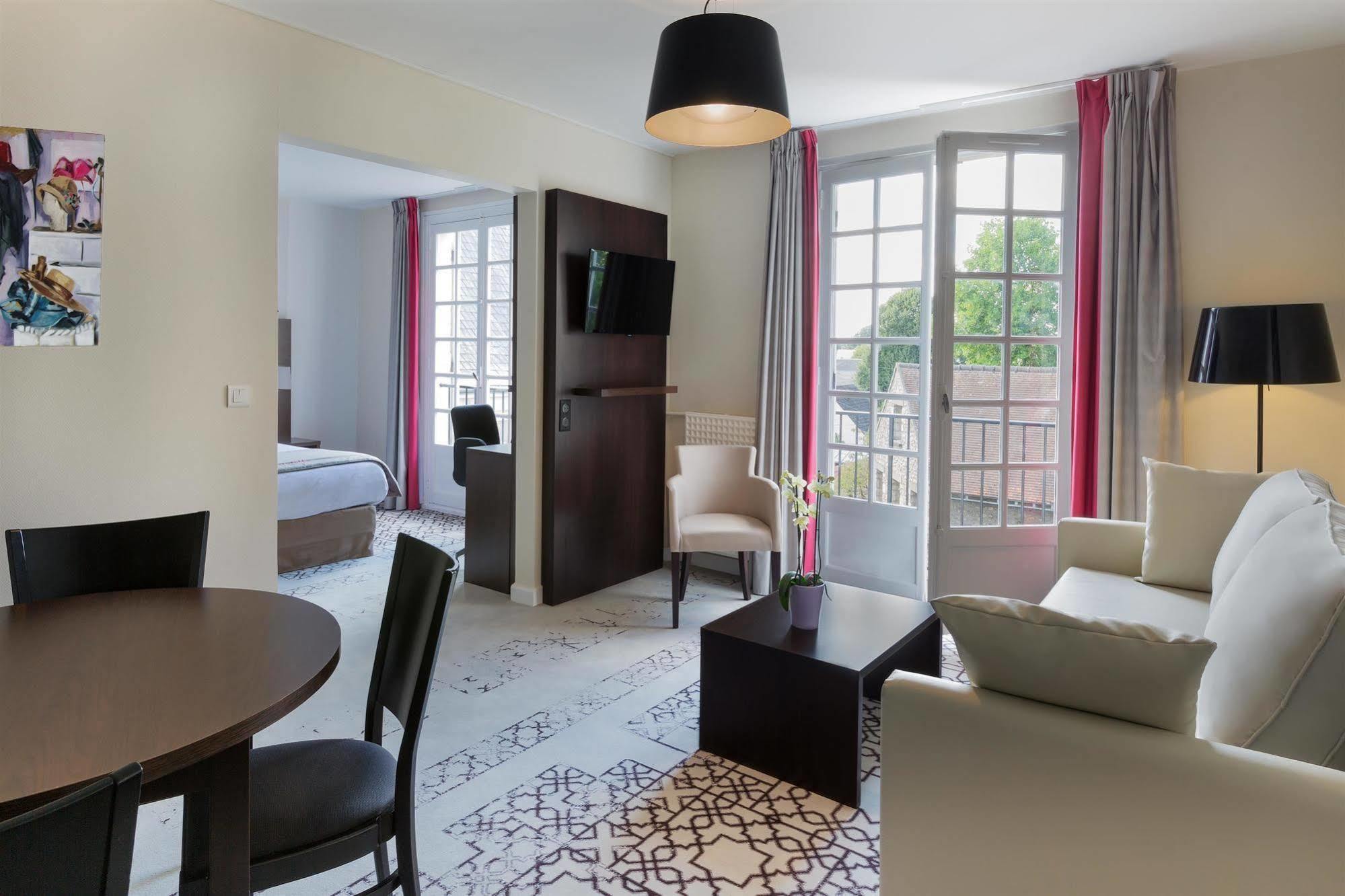 Best Western Blanche de Castille Dourdan Exterior foto