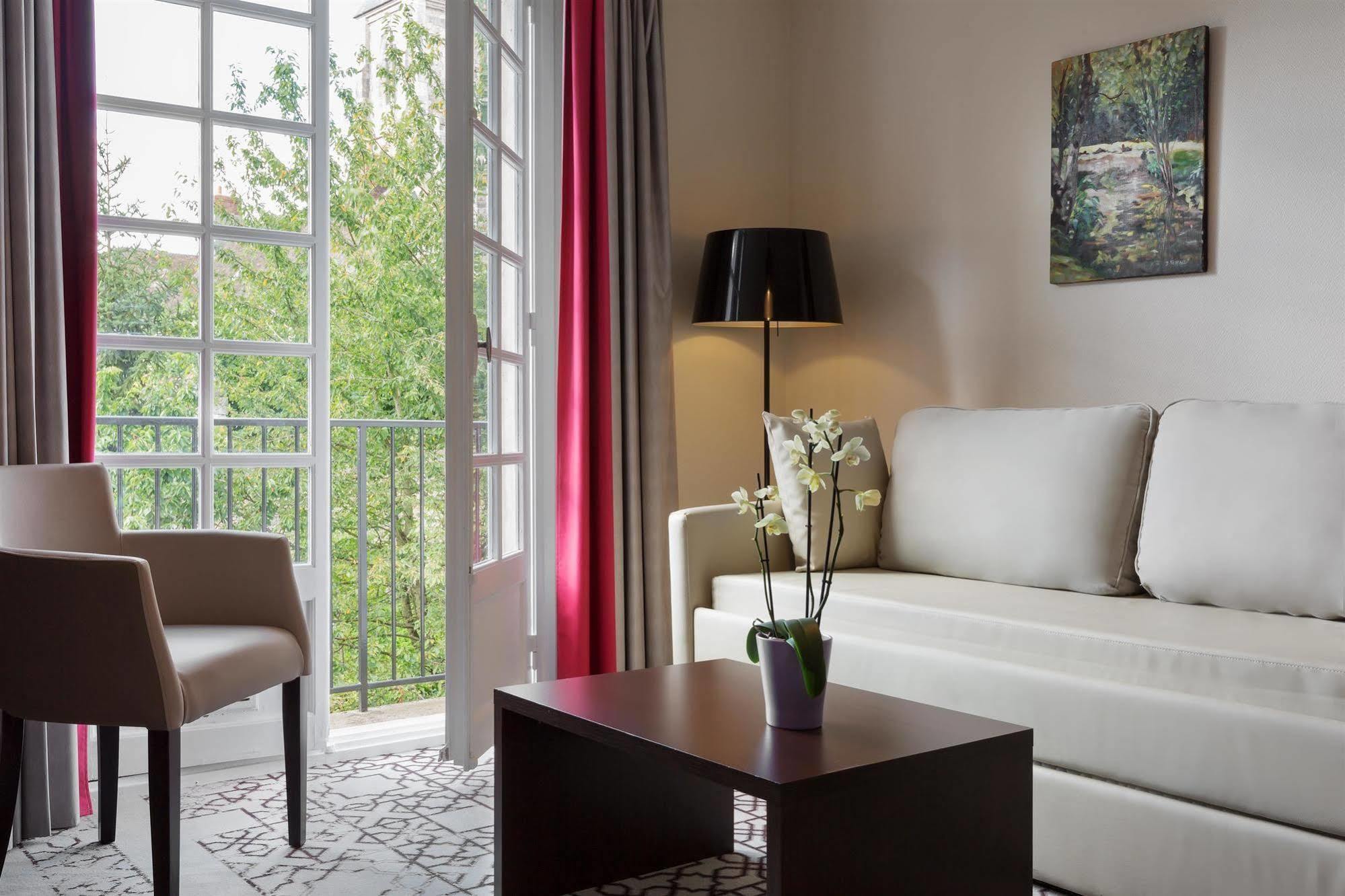 Best Western Blanche de Castille Dourdan Exterior foto